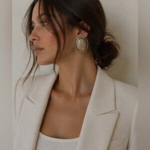 Vintage Lucite Resin Clip-On Earrings Gold Tone Oval Cabochon Statement